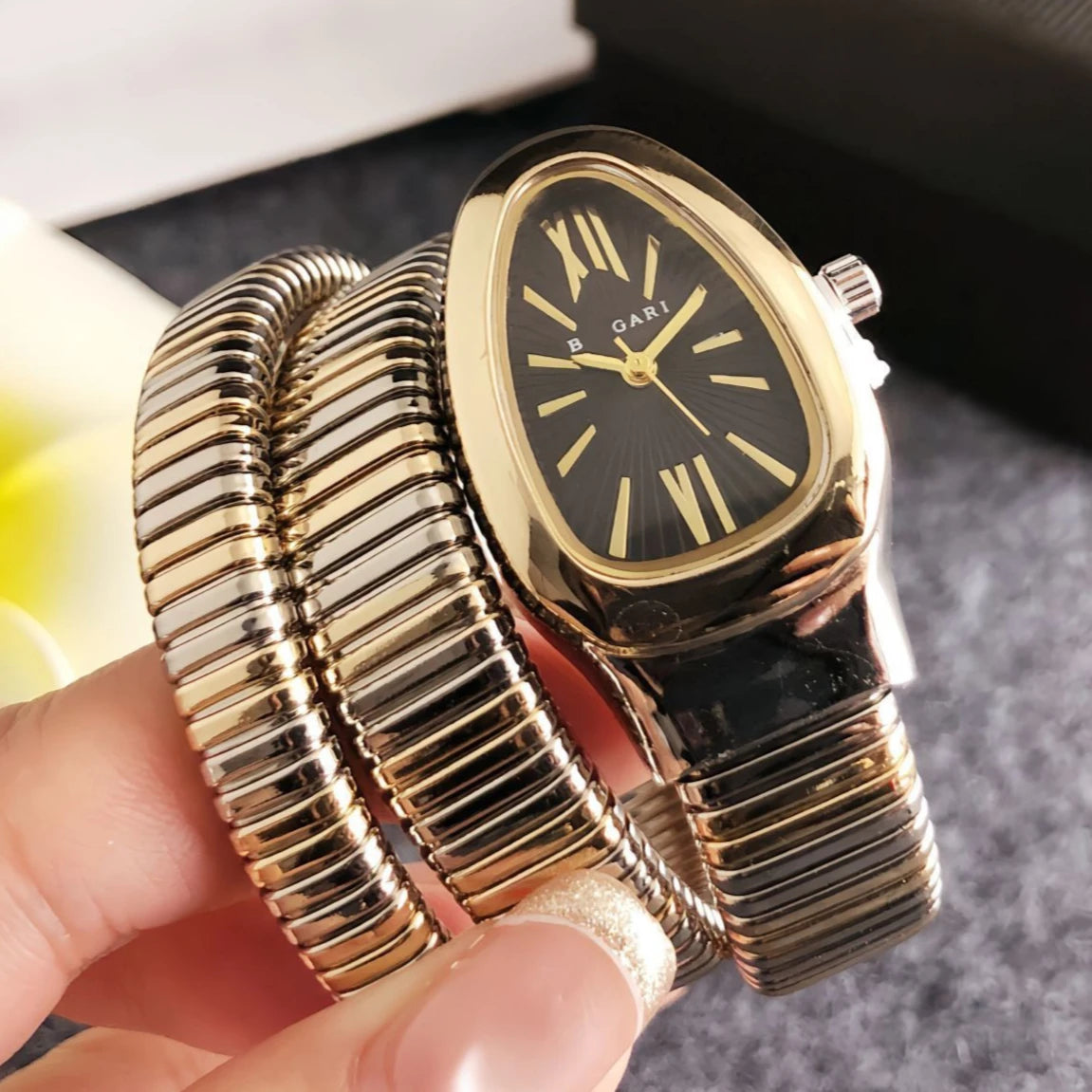 JINNUAN Italian Luxury Ladies Wristwatch Snake Style Design